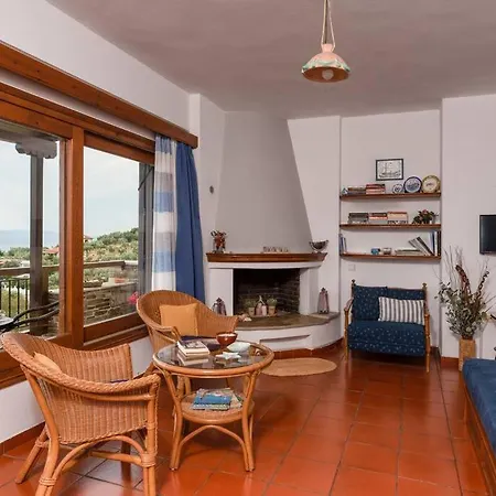 Seaside House With View Over Pagasitikos アフィソス