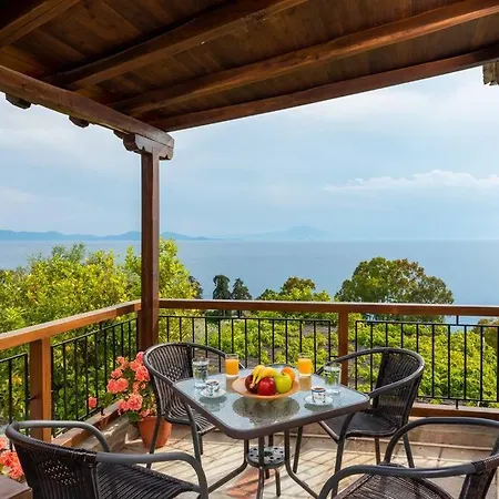 Seaside House With View Over Pagasitikos