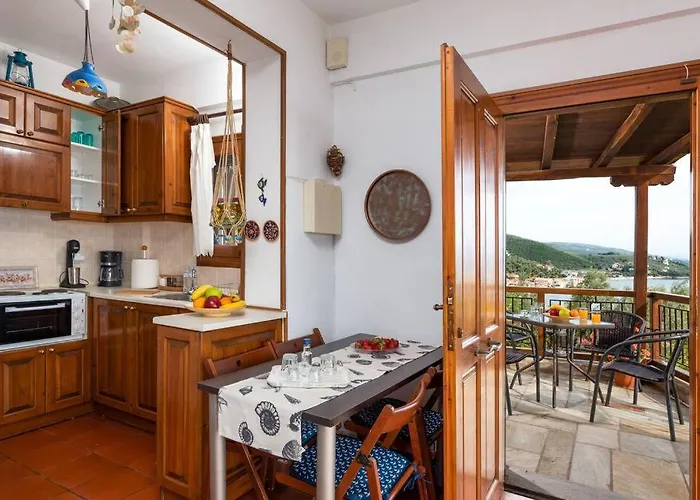 Seaside House With View Over Pagasitikos Case de vacanță Afissos