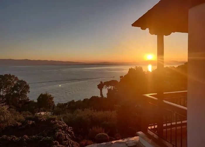 Seaside House With View Over Pagasitikos Case de vacanță Afissos
