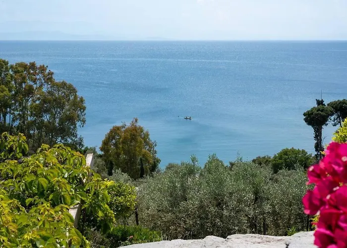 Seaside House With View Over Pagasitikos