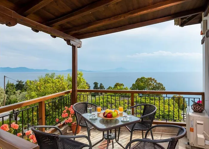 Seaside House With View Over Pagasitikos