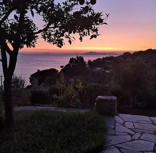 Case de vacanță Seaside House With View Over Pagasitikos